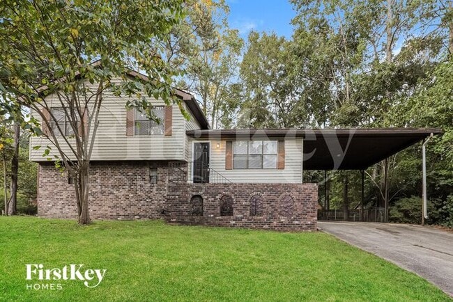 property at 2225 Omaha Ct