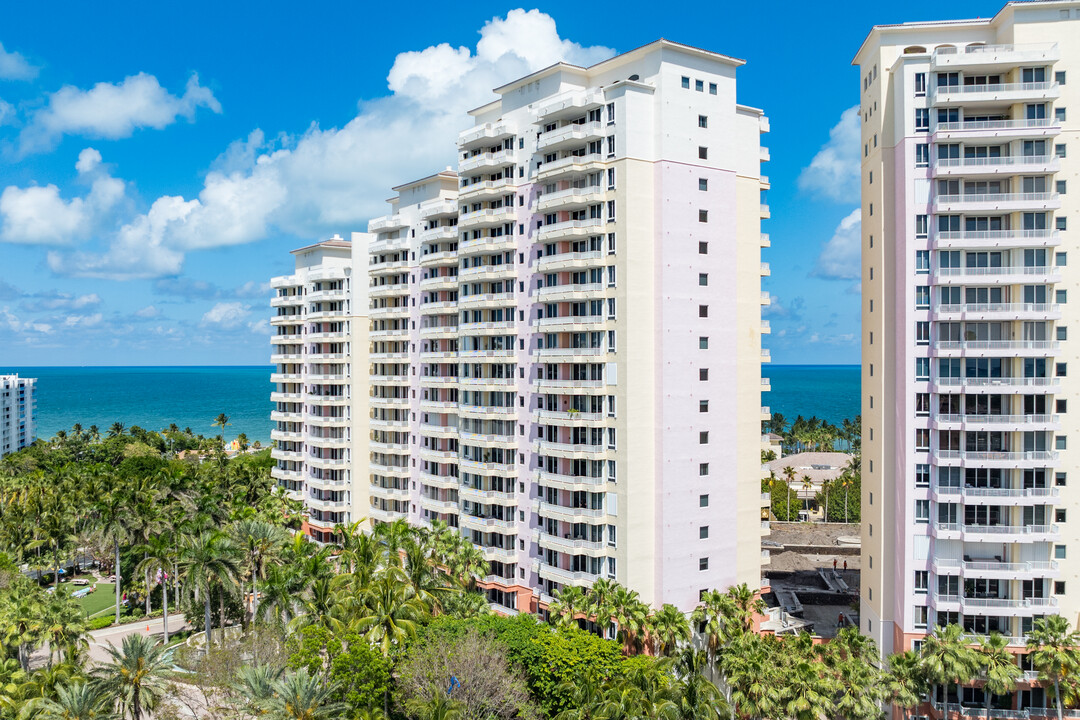 Club Tower III in Key Biscayne, FL - Building Photo