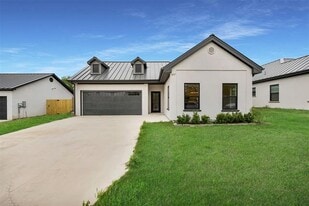 407 Dallas St in Rice, TX - Building Photo