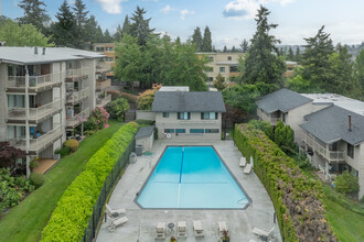 The Islandaire in Mercer Island, WA - Building Photo - Building Photo