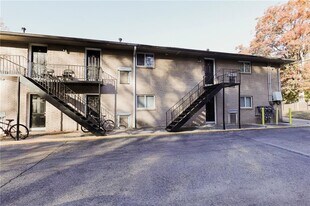 3300 College St in College Park, GA - Building Photo