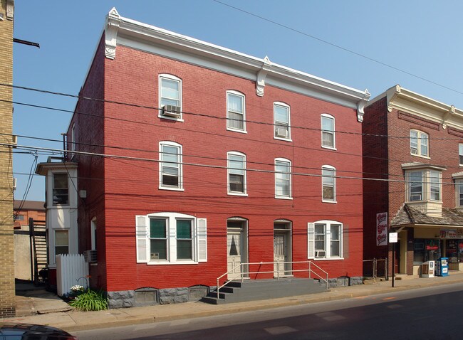 17-19 N Locust St in Hagerstown, MD - Building Photo - Building Photo