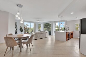 3210 NE 5th St, Unit 203 in Pompano Beach, FL - Building Photo - Building Photo