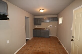 2800 Central Dr in Gary, IN - Building Photo - Building Photo