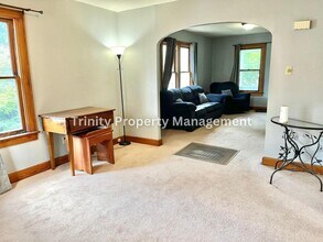 205 1/2 Fairview Ave in Clarksburg, WV - Building Photo - Building Photo