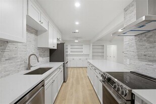 7517 Meadow Oaks Dr in Dallas, TX - Building Photo