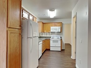 606 3 Oaks Dr in High Point, NC - Building Photo - Building Photo