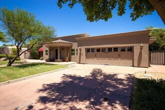 8070 E Vía Bonita in Scottsdale, AZ - Building Photo - Building Photo