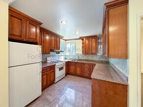 4048 Maple Ave in Oakland, CA - Building Photo - Building Photo