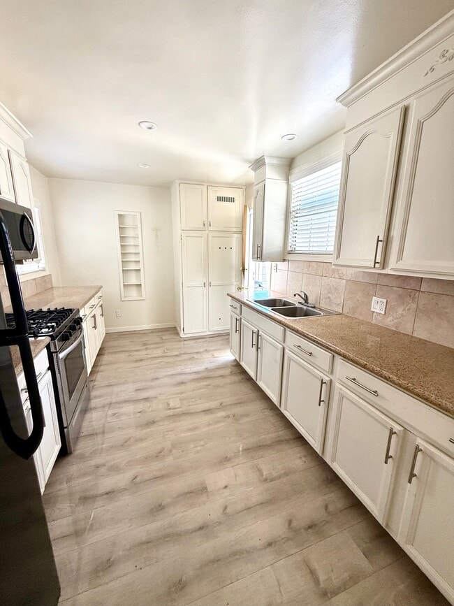 12753 Oxnard St, Unit Oxnard in North Hollywood, CA - Building Photo - Building Photo