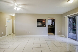 7311 Miramar Pkwy in Miramar, FL - Building Photo - Building Photo
