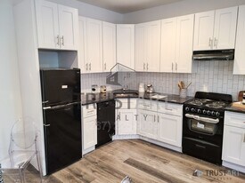 4732 Longshore Ave in Philadelphia, PA - Building Photo