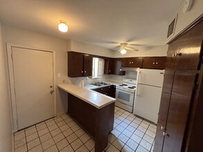 2137 Branard St in Houston, TX - Building Photo - Building Photo