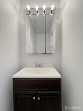 1 Lake Ave in East Brunswick, NJ - Building Photo - Building Photo