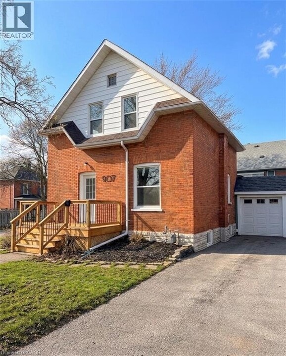 907 Vine St in Cambridge, ON - Building Photo