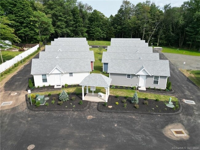 1187 N Broad St in Meriden, CT - Building Photo - Building Photo