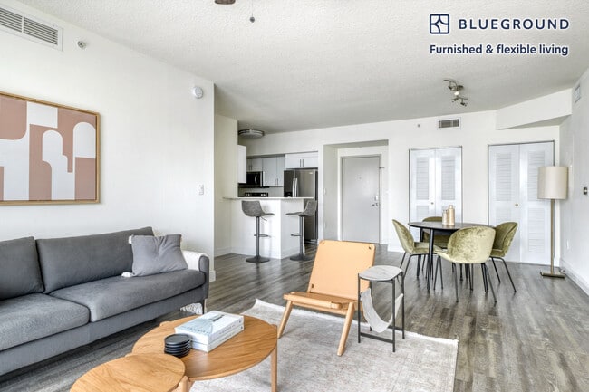 110 SW 12th St in Miami, FL - Building Photo - Building Photo