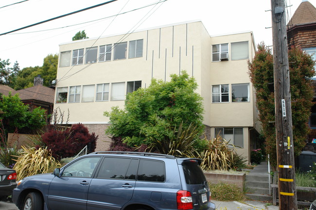 2923 Florence St in Berkeley, CA - Foto de edificio - Building Photo