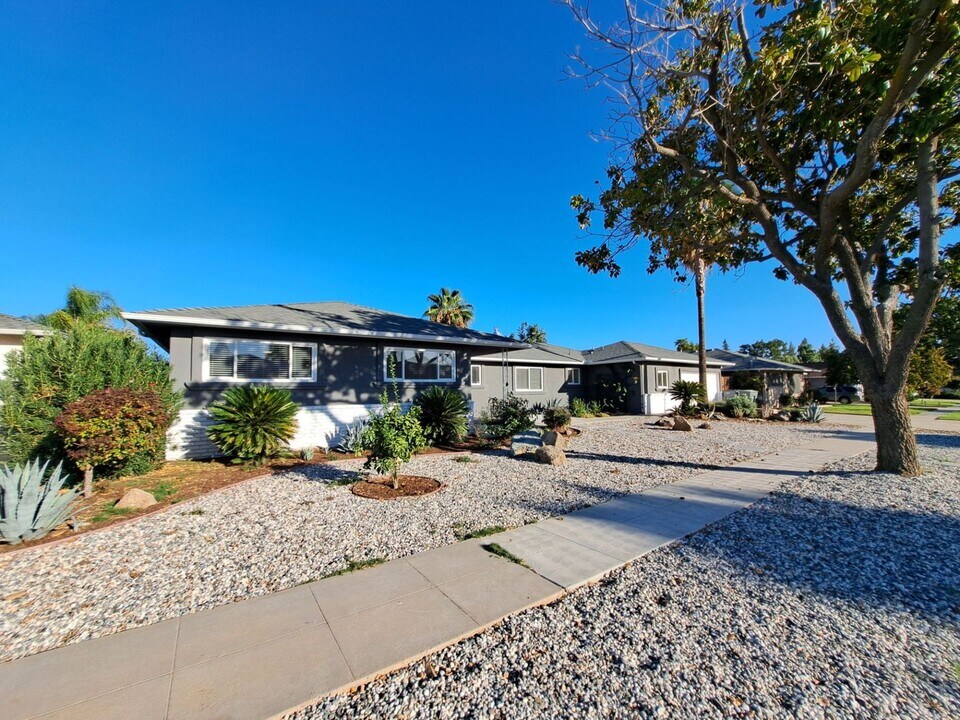 6106 N 10th St in Fresno, CA - Building Photo