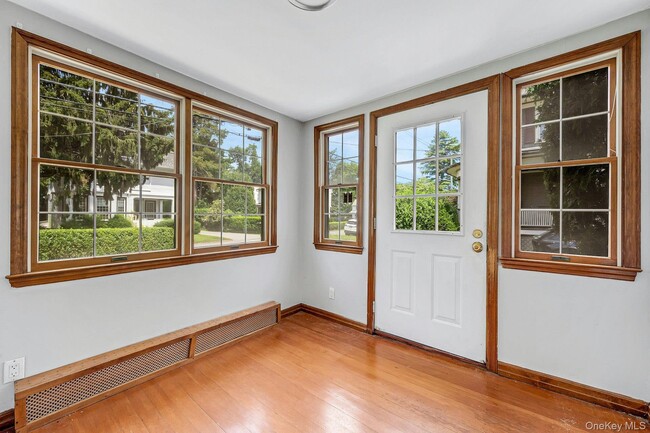10 Carman Rd in Scarsdale, NY - Building Photo - Building Photo
