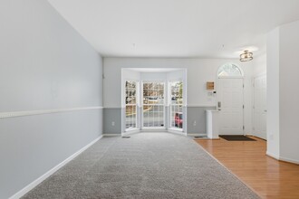 7402 Serenade Cir in Clinton, MD - Foto de edificio - Building Photo