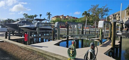 4581 Bay Beach Ln in Fort Myers Beach, FL - Building Photo - Building Photo