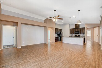 2104 LeatherBridge Ct in North Las Vegas, NV - Building Photo - Building Photo