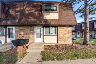2634 Woodview Ct in Waukegan, IL - Building Photo