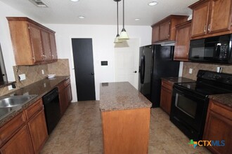 10004 Diana Dr in Killeen, TX - Building Photo - Building Photo