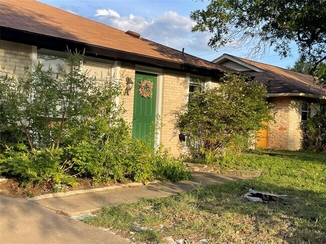 12311 Willow Wild Dr in Austin, TX - Building Photo - Building Photo