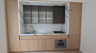 135 E 47th St in New York, NY - Building Photo