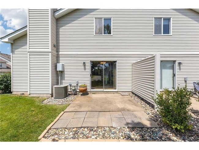 7777 Hemingway Ave S in Cottage Grove, MN - Building Photo - Building Photo