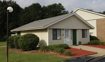 Country Creek Apartments in Chesnee, SC - Building Photo - Building Photo