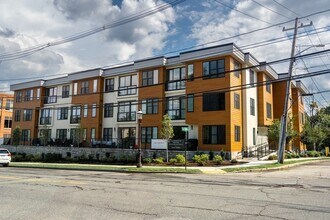 68 Los Angeles St, Unit #202 in Newton, MA - Building Photo - Building Photo