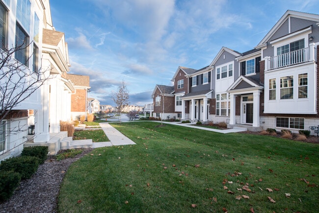 4477 Monroe Ct in Naperville, IL - Building Photo - Building Photo