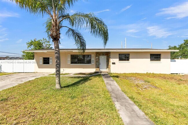 16230 SW 106th Ave in Miami, FL - Building Photo - Building Photo