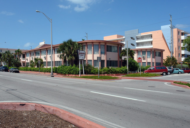 Jerrico Apartments in Miami Beach, FL - Building Photo - Building Photo