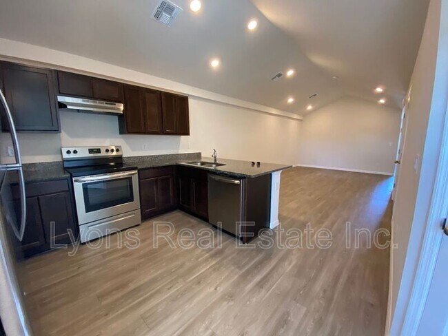 604 Skyline Blvd in Cape Coral, FL - Building Photo - Building Photo
