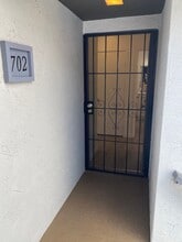3215 Midway Dr in San Diego, CA - Building Photo - Building Photo
