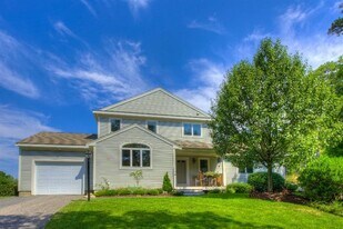 9 Aspen Rd in Bourne, MA - Building Photo