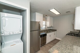 Seaside Apartments in Atlantic Beach, FL - Foto de edificio - Building Photo