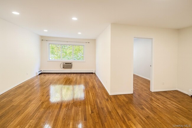21-22 Menahan St