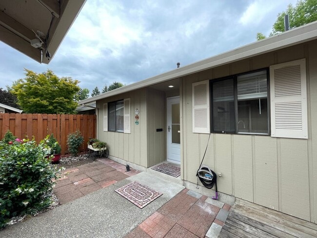 2943 SE Bluebird Dr in Hillsboro, OR - Building Photo - Building Photo