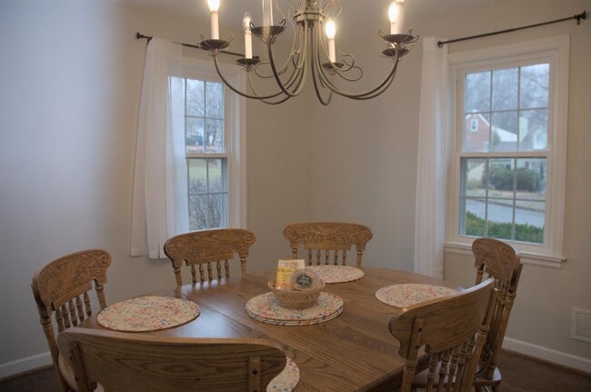 2516 Derwent Dr SW in Roanoke, VA - Building Photo - Building Photo