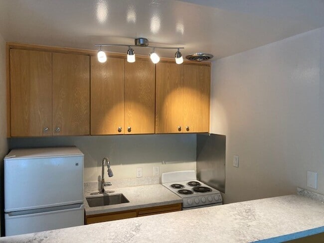 property at 928 Peninsula Ave
