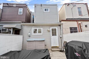 207 Daly St in Philadelphia, PA - Building Photo