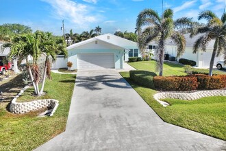 79 3rd St in Bonita Springs, FL - Building Photo - Building Photo