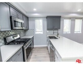 1118 Heliotrope Dr in Los Angeles, CA - Building Photo