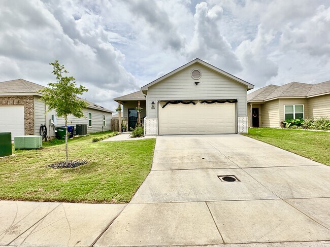 3226 Farm Oak in San Antonio, TX - Foto de edificio - Building Photo
