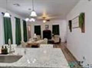 707 Santa Fe Trl in Artesia, NM - Building Photo - Building Photo